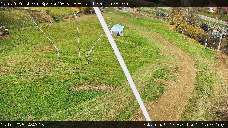 Skiareál Karolinka - Spodní část sjezdovky skiareálu Karolinka - 23.10.2025 v 14:46 Skiareál Karolinka - Spodní část sjezdovky skiareálu Karolinka - 23.10.2025 v 14:46