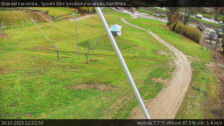 Skiareál Karolinka - Spodní část sjezdovky skiareálu Karolinka - 24.10.2025 v 12:32 Skiareál Karolinka - Spodní část sjezdovky skiareálu Karolinka - 24.10.2025 v 12:32