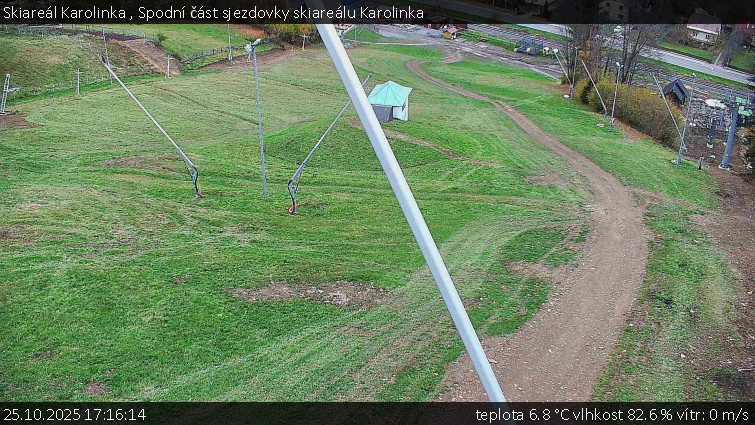 Skiareál Karolinka  - Spodní část sjezdovky skiareálu Karolinka - 25.10.2025 v 17:16 Skiareál Karolinka  - Spodní část sjezdovky skiareálu Karolinka - 25.10.2025 v 17:16