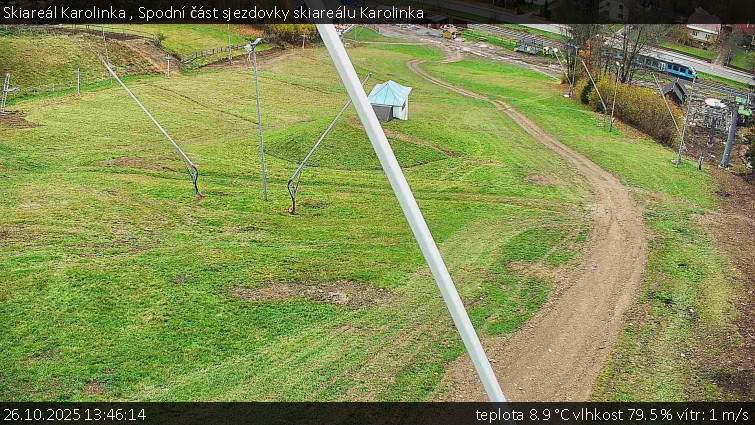 Skiareál Karolinka  - Spodní část sjezdovky skiareálu Karolinka - 26.10.2025 v 13:46 Skiareál Karolinka  - Spodní část sjezdovky skiareálu Karolinka - 26.10.2025 v 13:46