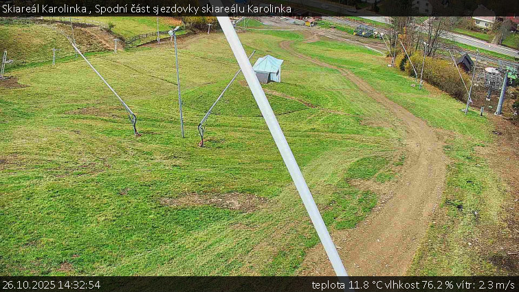 Skiareál Karolinka  - Spodní část sjezdovky skiareálu Karolinka - 26.10.2025 v 14:32 Skiareál Karolinka  - Spodní část sjezdovky skiareálu Karolinka - 26.10.2025 v 14:32