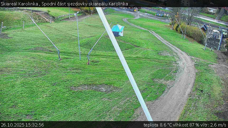 Skiareál Karolinka  - Spodní část sjezdovky skiareálu Karolinka - 26.10.2025 v 15:32 Skiareál Karolinka  - Spodní část sjezdovky skiareálu Karolinka - 26.10.2025 v 15:32