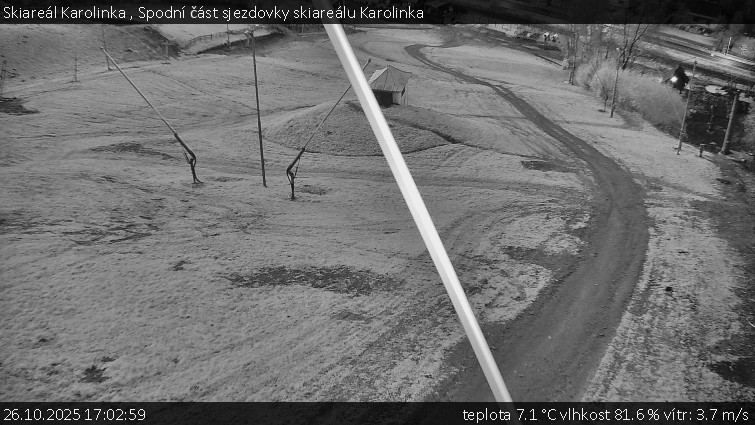Skiareál Karolinka  - Spodní část sjezdovky skiareálu Karolinka - 26.10.2025 v 17:02 Skiareál Karolinka  - Spodní část sjezdovky skiareálu Karolinka - 26.10.2025 v 17:02