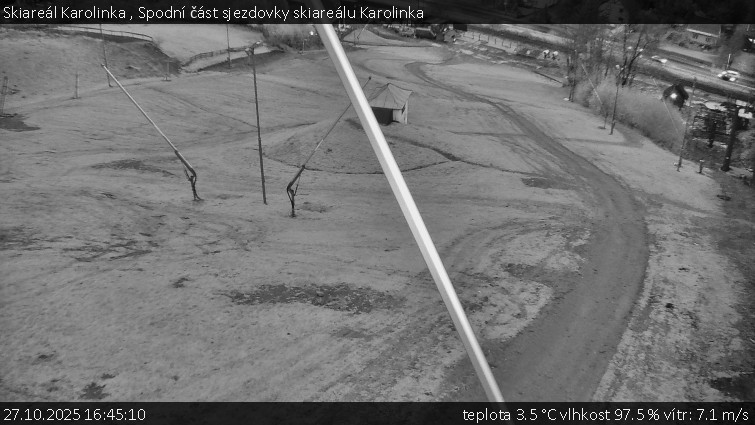 Skiareál Karolinka  - Spodní část sjezdovky skiareálu Karolinka - 27.10.2025 v 16:45 Skiareál Karolinka  - Spodní část sjezdovky skiareálu Karolinka - 27.10.2025 v 16:45