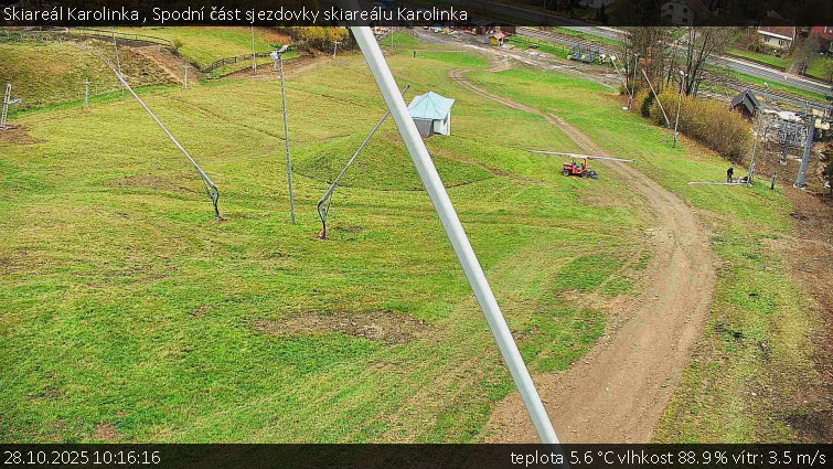 Skiareál Karolinka  - Spodní část sjezdovky skiareálu Karolinka - 28.10.2025 v 10:16 Skiareál Karolinka  - Spodní část sjezdovky skiareálu Karolinka - 28.10.2025 v 10:16