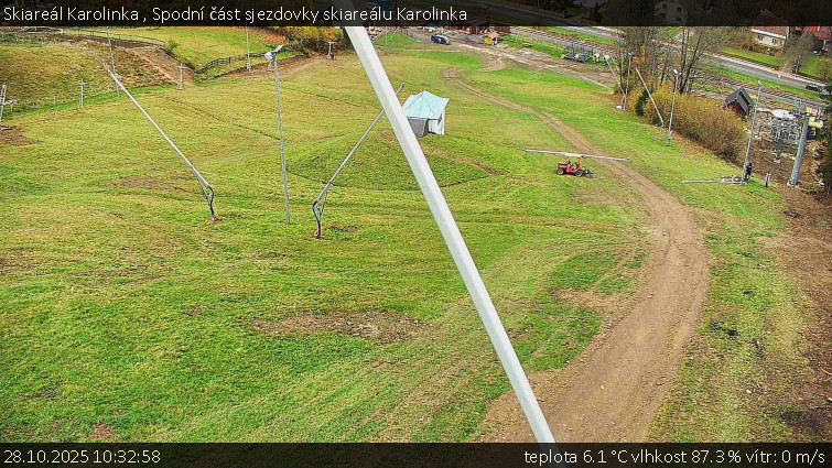 Skiareál Karolinka  - Spodní část sjezdovky skiareálu Karolinka - 28.10.2025 v 10:32 Skiareál Karolinka  - Spodní část sjezdovky skiareálu Karolinka - 28.10.2025 v 10:32