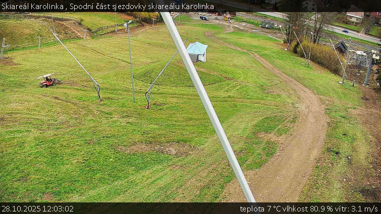 Skiareál Karolinka  - Spodní část sjezdovky skiareálu Karolinka - 28.10.2025 v 12:03 Skiareál Karolinka  - Spodní část sjezdovky skiareálu Karolinka - 28.10.2025 v 12:03