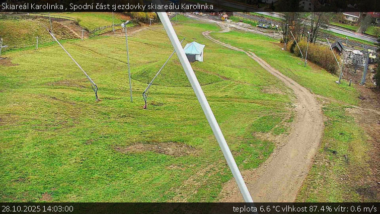 Skiareál Karolinka  - Spodní část sjezdovky skiareálu Karolinka - 28.10.2025 v 14:03 Skiareál Karolinka  - Spodní část sjezdovky skiareálu Karolinka - 28.10.2025 v 14:03