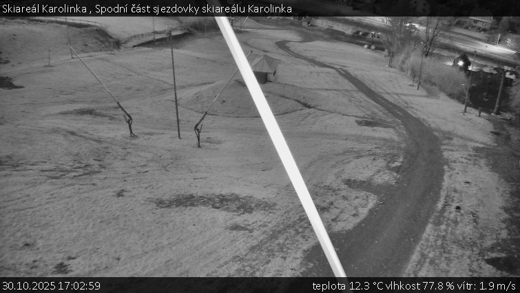 Skiareál Karolinka  - Spodní část sjezdovky skiareálu Karolinka - 30.10.2025 v 17:02 Skiareál Karolinka  - Spodní část sjezdovky skiareálu Karolinka - 30.10.2025 v 17:02