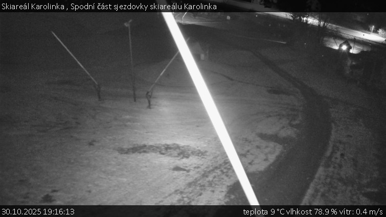 Skiareál Karolinka  - Spodní část sjezdovky skiareálu Karolinka - 30.10.2025 v 19:16 Skiareál Karolinka  - Spodní část sjezdovky skiareálu Karolinka - 30.10.2025 v 19:16