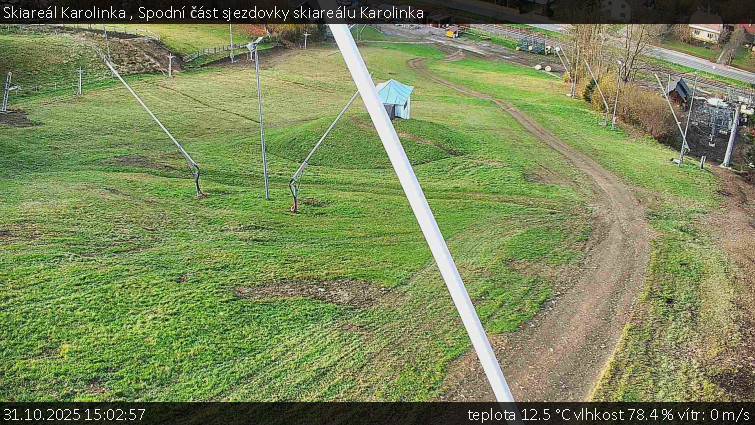 Skiareál Karolinka  - Spodní část sjezdovky skiareálu Karolinka - 31.10.2025 v 15:02 Skiareál Karolinka  - Spodní část sjezdovky skiareálu Karolinka - 31.10.2025 v 15:02