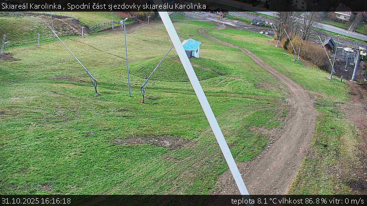 Skiareál Karolinka  - Spodní část sjezdovky skiareálu Karolinka - 31.10.2025 v 16:16 Skiareál Karolinka  - Spodní část sjezdovky skiareálu Karolinka - 31.10.2025 v 16:16