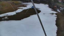 Spodní část sjezdovky skiareálu Karolinka