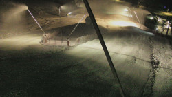 Spodní část sjezdovky skiareálu Karolinka