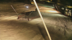 Spodní část sjezdovky skiareálu Karolinka