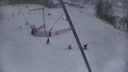 Spodní část sjezdovky skiareálu Karolinka