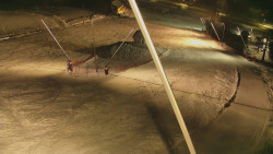 Spodní část sjezdovky skiareálu Karolinka