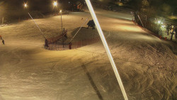 Spodní část sjezdovky skiareálu Karolinka