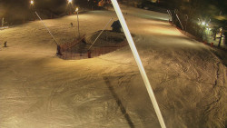 Spodní část sjezdovky skiareálu Karolinka