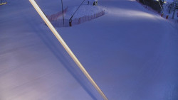 Spodní část sjezdovky skiareálu Karolinka