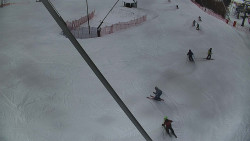 Spodní část sjezdovky skiareálu Karolinka