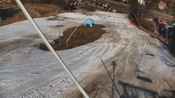 Spodní část sjezdovky skiareálu Karolinka