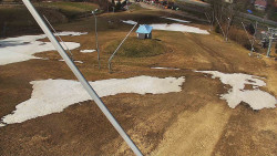 Spodní část sjezdovky skiareálu Karolinka