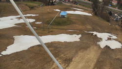 Spodní část sjezdovky skiareálu Karolinka