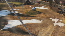 Spodní část sjezdovky skiareálu Karolinka