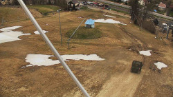 Spodní část sjezdovky skiareálu Karolinka