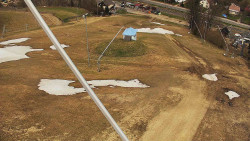 Spodní část sjezdovky skiareálu Karolinka