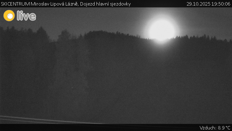 SKICENTRUM Miroslav Lipová Lázně - Dojezd hlavní sjezdovky - 29.10.2025 v 19:50 SKICENTRUM Miroslav Lipová Lázně - Dojezd hlavní sjezdovky - 29.10.2025 v 19:50