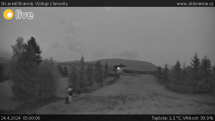 Ski areál Branná - Výstup z lanovky - 24.4.2024 v 05:00
