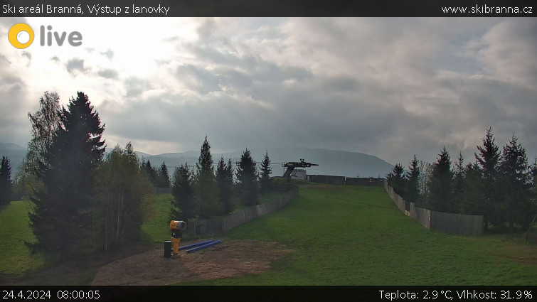Ski areál Branná - Výstup z lanovky - 24.4.2024 v 08:00