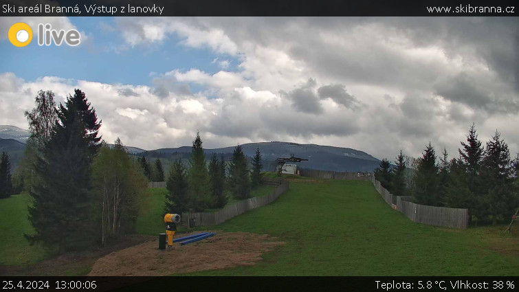 Ski areál Branná - Výstup z lanovky - 25.4.2024 v 13:00