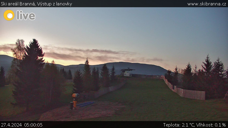 Ski areál Branná - Výstup z lanovky - 27.4.2024 v 05:00