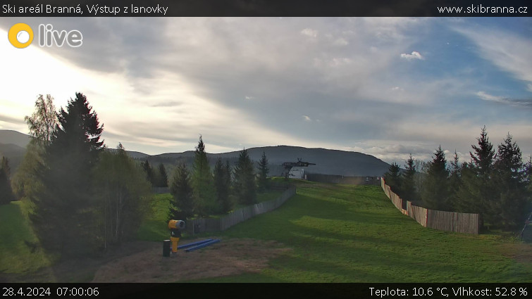 Ski areál Branná - Výstup z lanovky - 28.4.2024 v 07:00