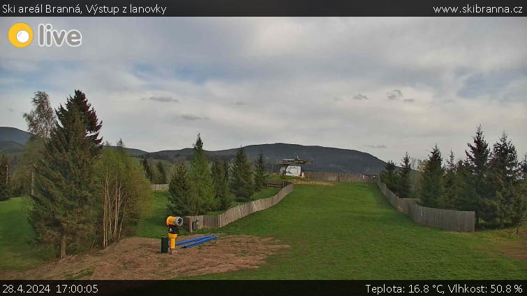 Ski areál Branná - Výstup z lanovky - 28.4.2024 v 17:00