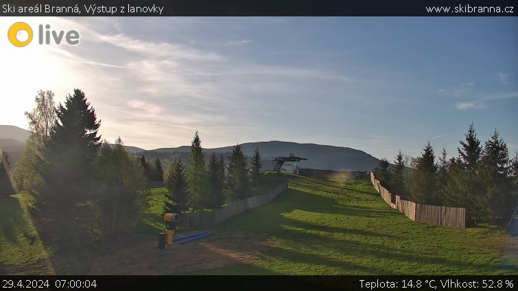 Ski areál Branná - Výstup z lanovky - 29.4.2024 v 07:00