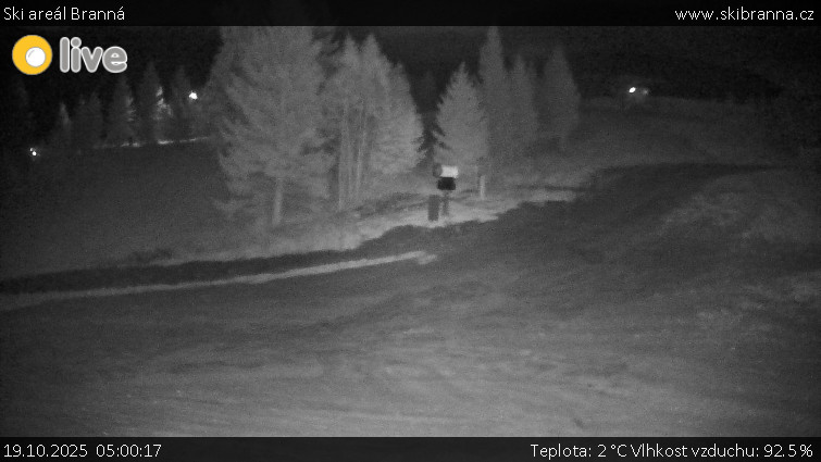 Ski areál Branná - Ski Branná - horní kamera - 19.10.2025 v 05:00 Ski areál Branná - Ski Branná - horní kamera - 19.10.2025 v 05:00