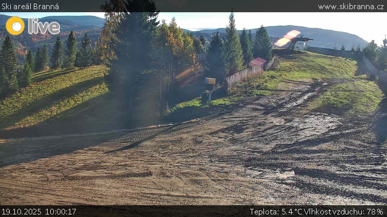 Ski areál Branná - Ski Branná - horní kamera - 19.10.2025 v 10:00 Ski areál Branná - Ski Branná - horní kamera - 19.10.2025 v 10:00