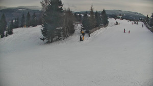 Ski areál Branná - Ski Branná - horní kamera - 5.1.2026 v 13:00 Ski areál Branná - Ski Branná - horní kamera - 5.1.2026 v 13:00