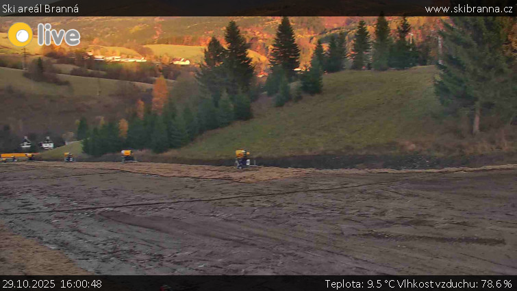 Ski areál Branná - Ski Branná - horní kamera - 29.10.2025 v 16:00 Ski areál Branná - Ski Branná - horní kamera - 29.10.2025 v 16:00