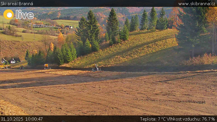 Ski areál Branná - Ski Branná - horní kamera - 31.10.2025 v 10:00 Ski areál Branná - Ski Branná - horní kamera - 31.10.2025 v 10:00
