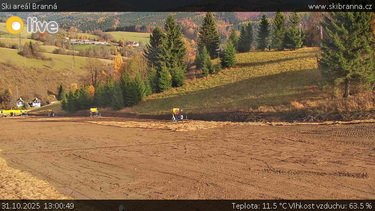 Ski areál Branná - Ski Branná - horní kamera - 31.10.2025 v 13:00 Ski areál Branná - Ski Branná - horní kamera - 31.10.2025 v 13:00