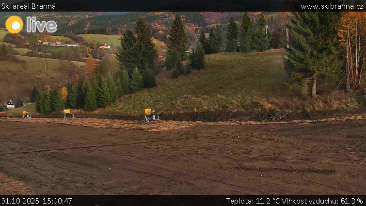 Ski areál Branná - Ski Branná - horní kamera - 31.10.2025 v 15:00 Ski areál Branná - Ski Branná - horní kamera - 31.10.2025 v 15:00