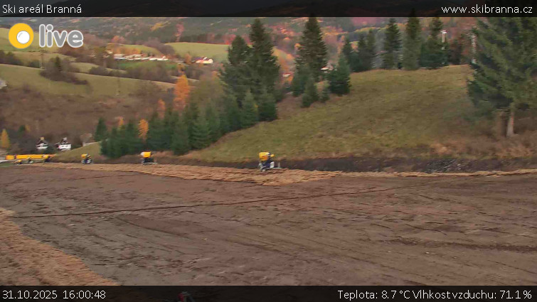 Ski areál Branná - Ski Branná - horní kamera - 31.10.2025 v 16:00 Ski areál Branná - Ski Branná - horní kamera - 31.10.2025 v 16:00