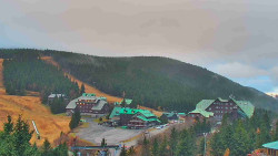 Panorama Jižní svahy, Hotel, Nástup