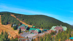 Panorama Jižní svahy, Hotel, Nástup