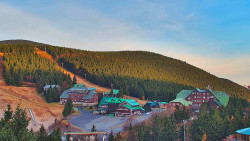 Panorama Jižní svahy, Hotel, Nástup